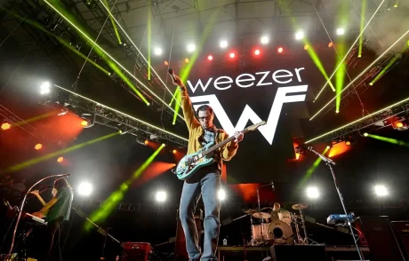 Weezer_Viejas Arena_Revolt In Style Header