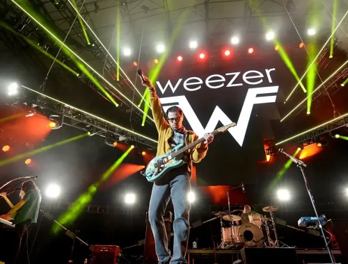 Weezer_Viejas Arena_Revolt In Style Header
